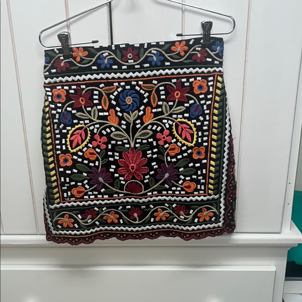 Zara Woman Embroidered Floral Black Skirt medium